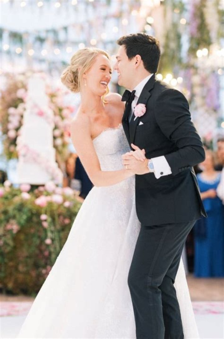 
Alex Drummond And Mauricio Scott Had A Big Lavish Wedding & Here Are The Pictures 