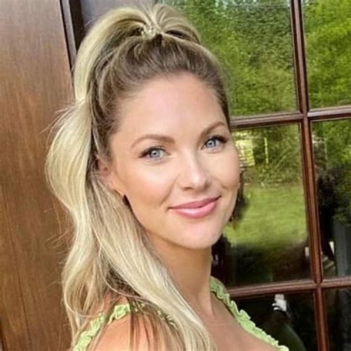 Amy Crawford Height, Weight, Net Worth, Age, Birthday, Wikipedia, Who, Nationality, Biography