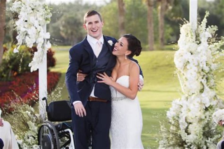Chris Norton is Married to Wife: Emily Summers. Kids.
