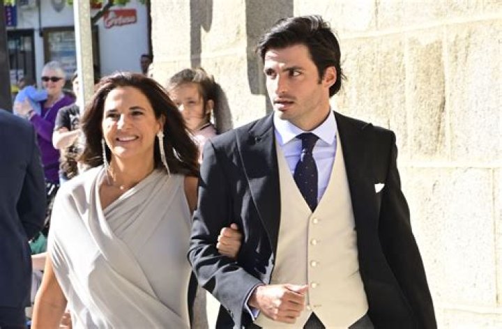 Does Carlos Sainz Jr Has A Brother? Meet His Sister Blanca Sainz Vázquez