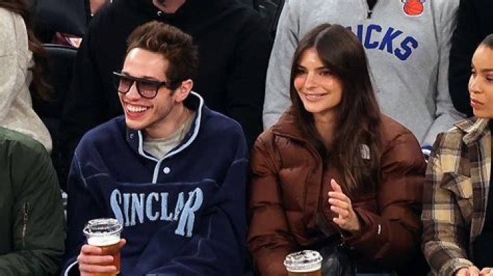 
Emily Ratajkowski Celebrates New Year’s Eve with Friends After Pete Davidson Split 