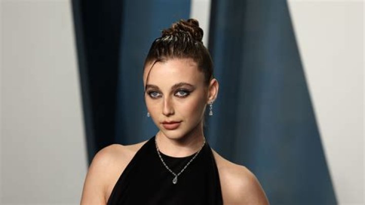 Emma Chamberlain Height, Weight, Net Worth, Age, Birthday, Wikipedia, Who, Nationality, Biography