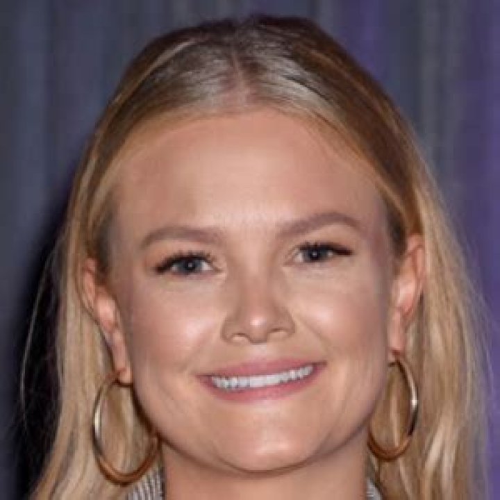 Hailey Whitters Height, Weight, Net Worth, Age, Birthday, Wikipedia, Who, Nationality, Biography