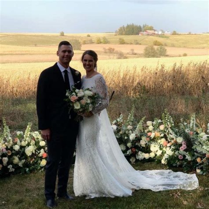 
How Old Is Eloise Miller? Meet Carson Kelly Wife On Instagram 