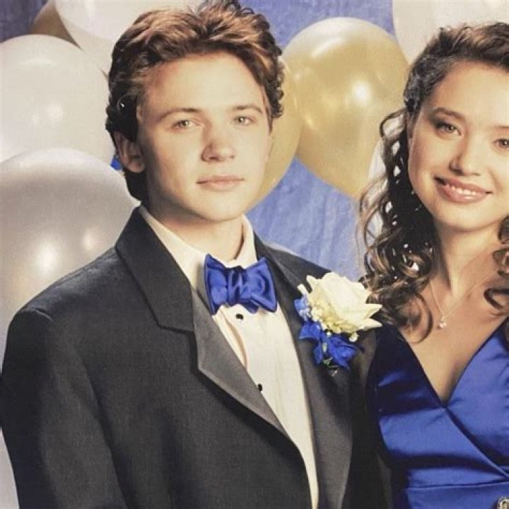 
Igby Rigney Age, Birthday – How Old Is The Midnight Club’s Kevin? 