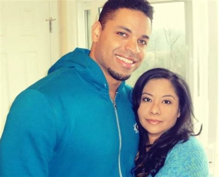 
Is Keith Hodge Married to Wife? Or Dating a Girlfriend? 3 kids. 