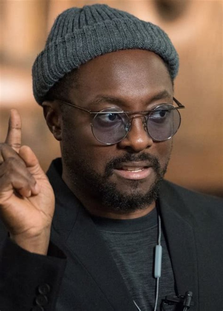 
Is Will I Am Married to Wife? Or Dating Girlfriend? 