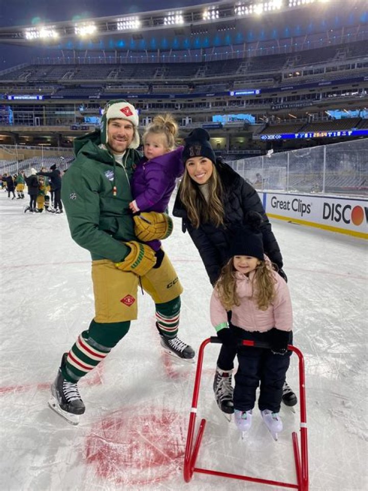 Jeska Peczek: 10 Facts On Luke Schenn Wife and Girlfriend