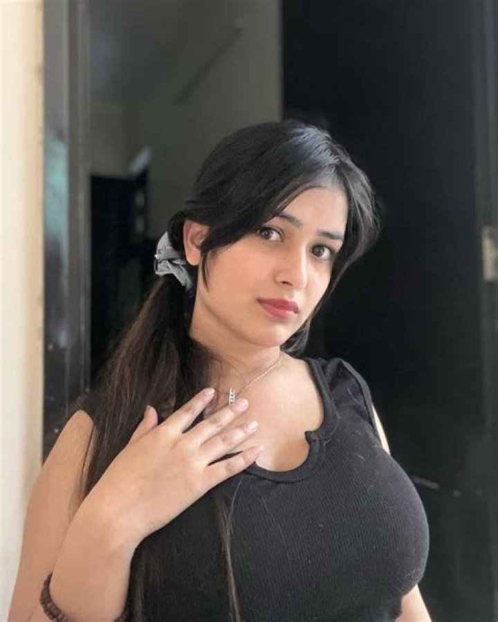 Khushi Maheshwari Height, Weight, Net Worth, Age, Wiki, Who, Instagram, Biography