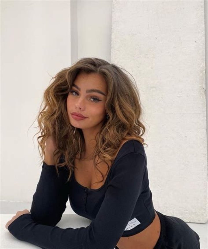  Laura Celia