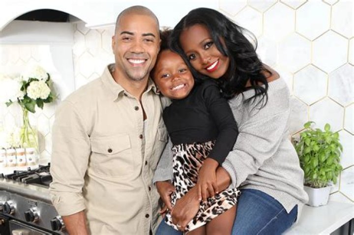 
Meet Keshia Knight Pulliam Husband Brad James- Are They Pregnant? Who Is Her Baby Daddy? 