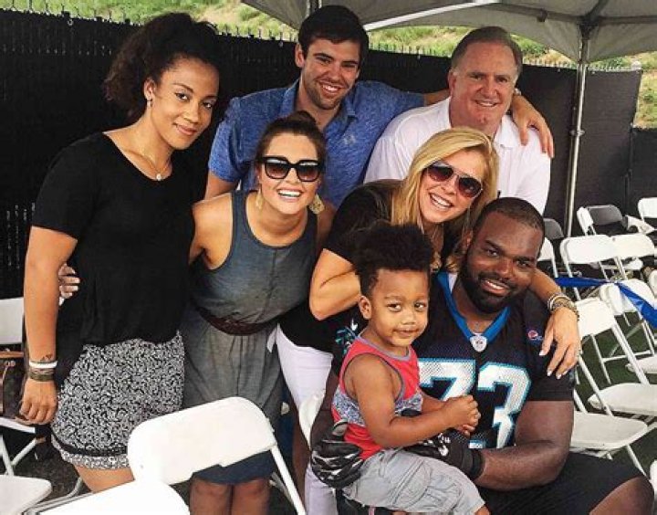 
Michael Oher 11 Siblings With Real Mom Denise Oher, Meet All His Brothers and Sisters 