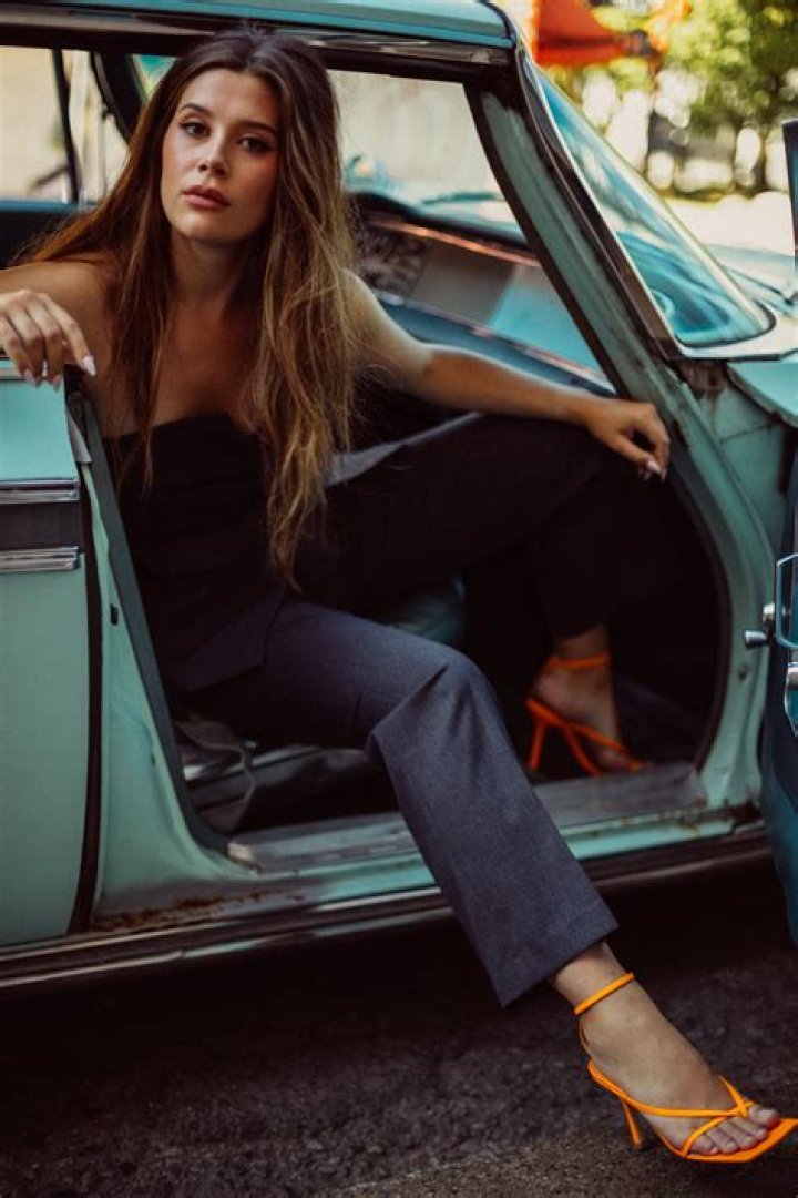 Natasha Calis Height, Weight, Net Worth, Age, Birthday, Wikipedia, Who, Instagram, Biography