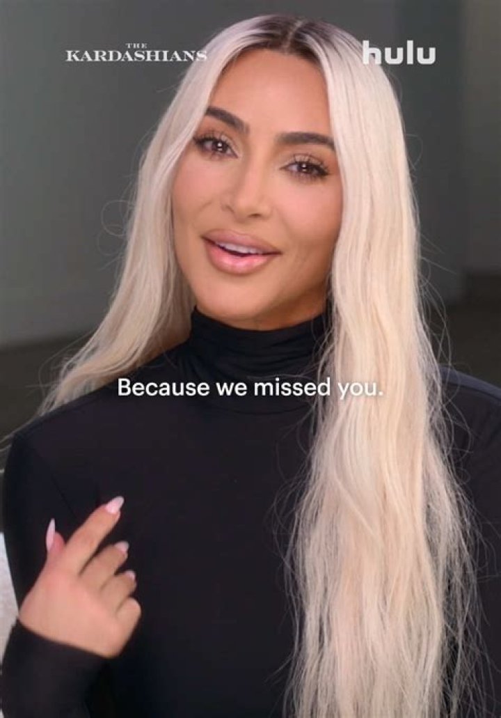 
Netizens hail Tommy Lee for posting a video on Instagram that “gives the Kardashians their old faces back,” saying, “You’re the real hero today.” 