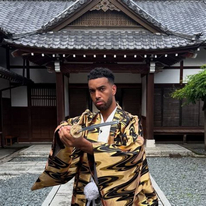 Niko Omilana Height, Weight, Net Worth, Age, Birthday, Wikipedia, Who, Nationality, Biography