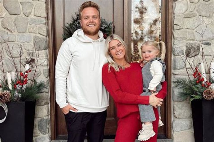 
Pregnant Lindsay Arnold Celebrates Christmas with Daughter Sage in Family Photos: ‘Grateful’ 