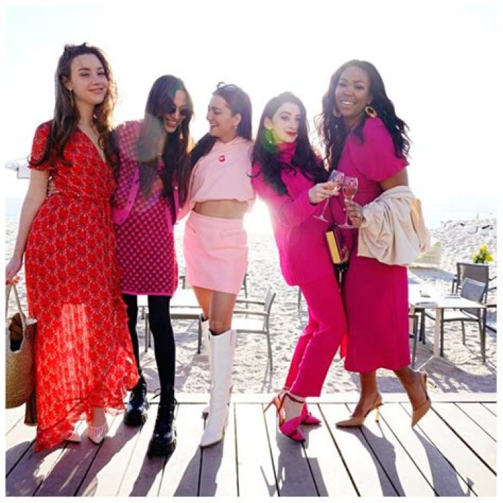 
‘Real Girlfriends in Paris’ Cast Reflect on Dating in France – A Kiss Means You’re Getting Married 