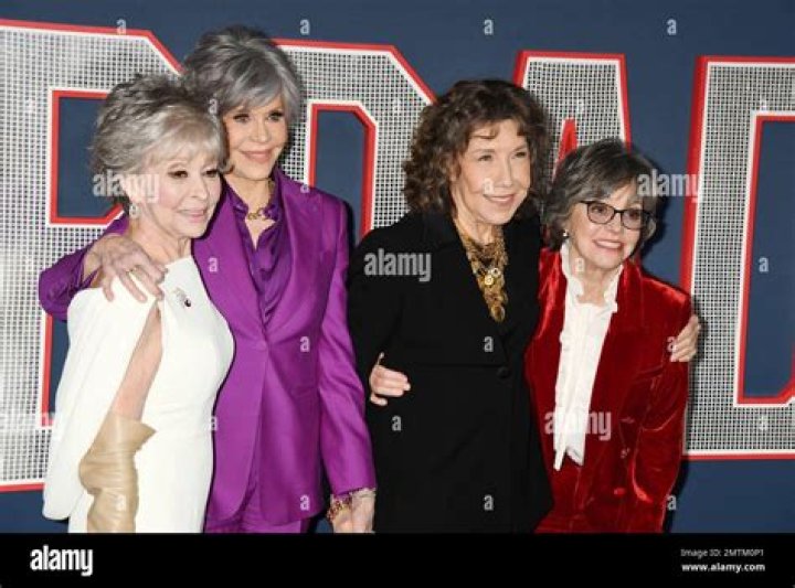 
See Jane Fonda, Lily Tomlin, Rita Moreno, Sally Field and Tom Brady in ’80 For Brady’ First Look 