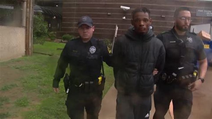 
Trey Songz Turns Himself In to Police for Allegedly Punching 2 People 