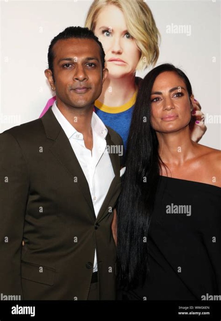 Utkarsh Ambudkar Is A Father Of Two Kids, Meet Wife Naomi Family, And Net Worth