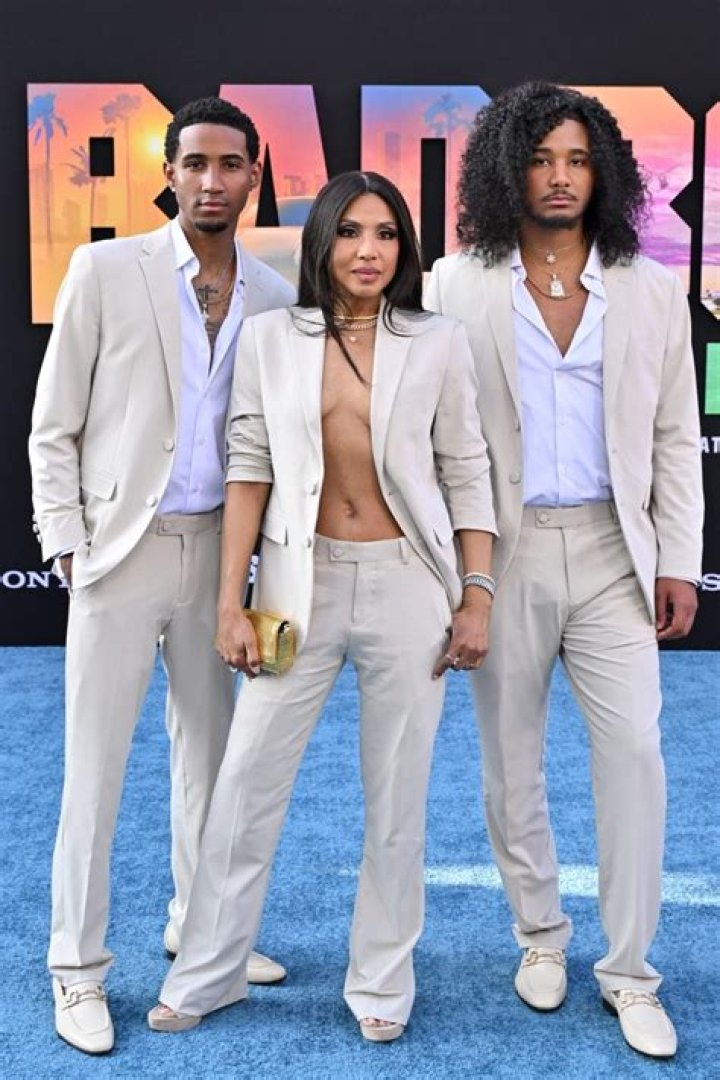 
Who Are Toni Watson’s Parents? Dance Monkey Singer “Tones and I” Family 