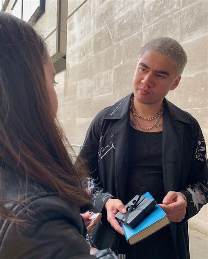 Who is Calum Hood? Age, Tattoo, Girlfriend, Net Worth, Biography
