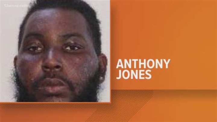 
Who Is Jeremy Jones Murder Suspect? Justin Peoples Killer – Was Girlfriend Christine Garner An Accomplice? 
