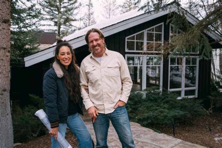 
Who is Joanna’s husband Chip Gaines from “Fixer Upper”? Wiki: Divorce, Net Worth, Height Real Name, Children 