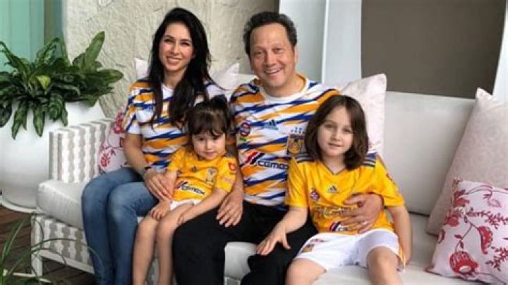 
Who Is Madeline Robbie Schneider, Rob Schneider’s Son With Patricia? 