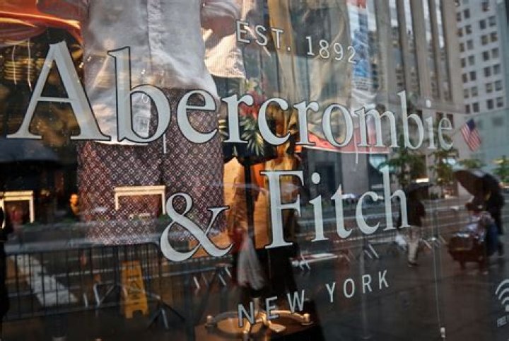 
Who Is Samantha Elauf & Where Is She Today? Woman Behind The Abercrombie and Fitch Lawsuit 