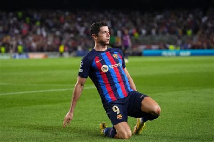 
Xavi hails ‘natural leader’ Robert Lewandowski after Barcelona brace 